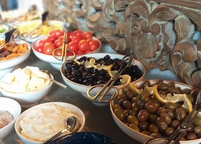 여관 Gullu Konaklari